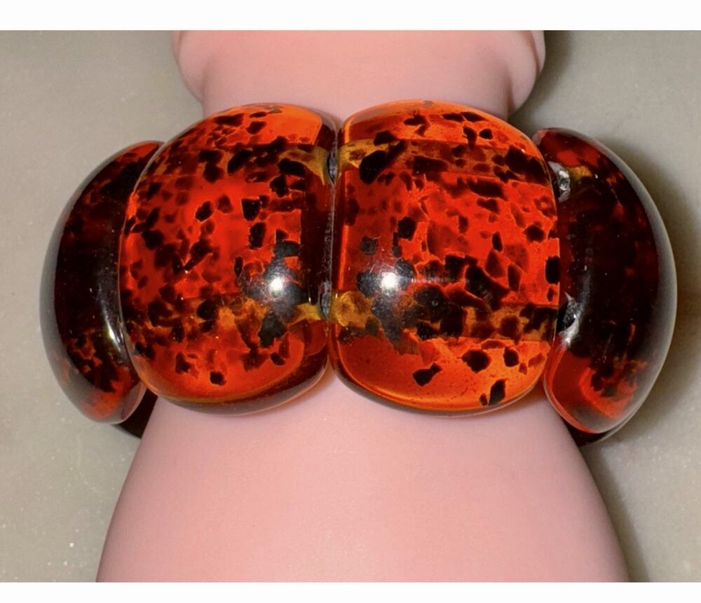 Sobral Amber RJ Efeitors Jackie Brazil Amber Confetti Resin Stretch Bracelet